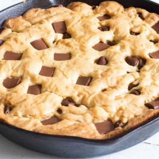 Chocolate chip cookie pizza in a cast iron skillet.