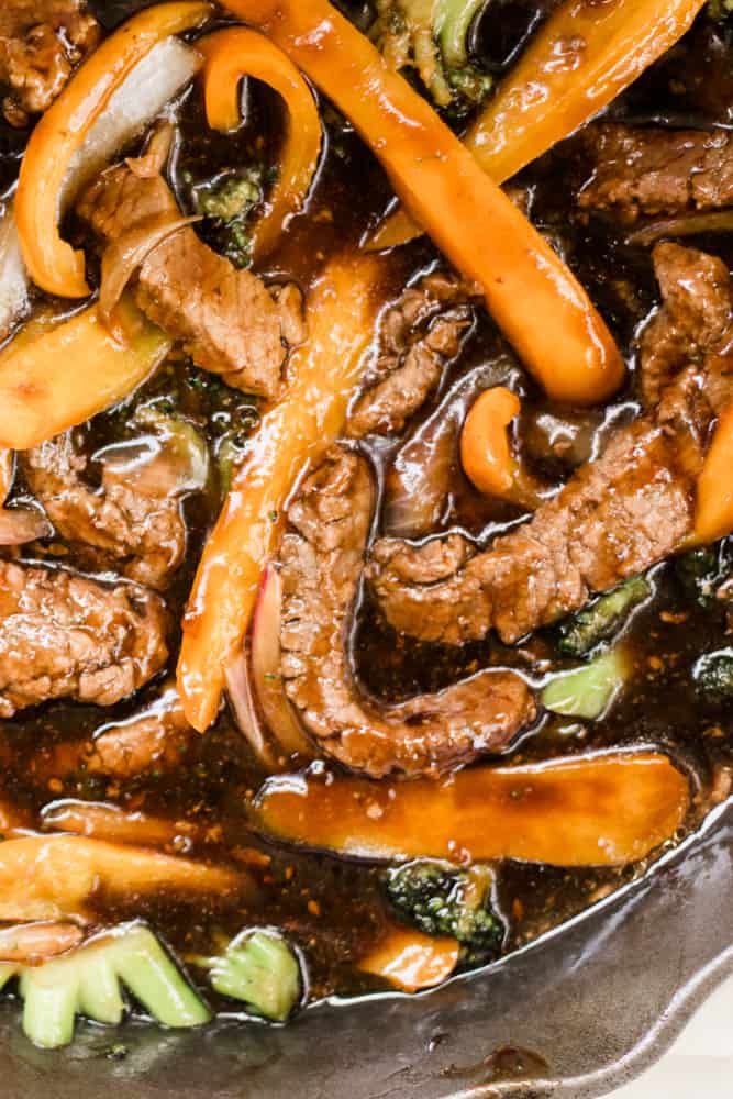 Asian stir fry with onions, broccoli and beef.