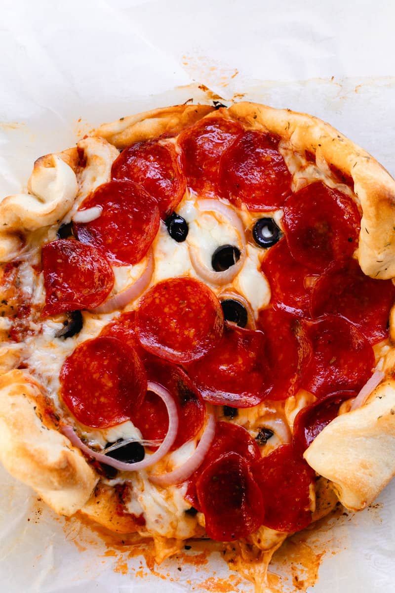 Dutch Oven Pizza Recipe: How to Make It