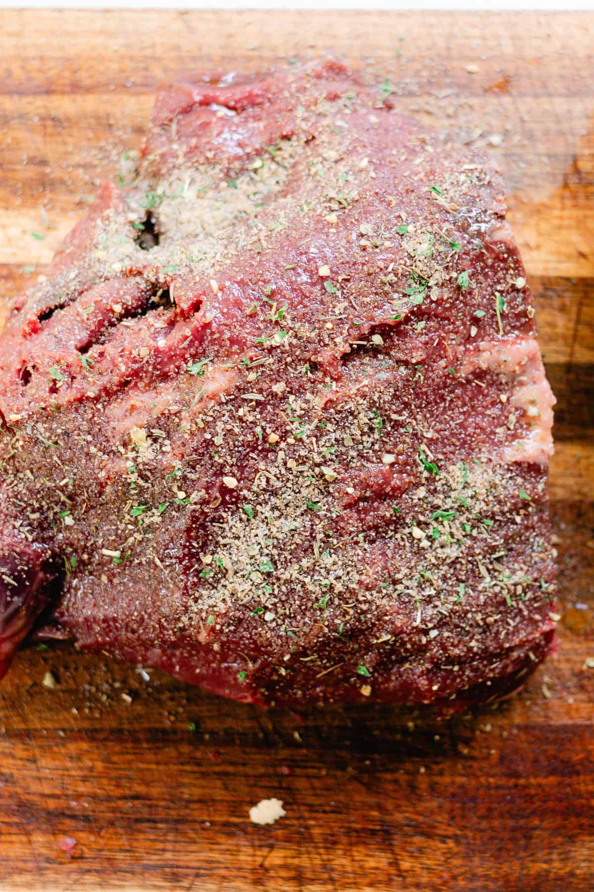 Coating the heart with the blend of spices. 